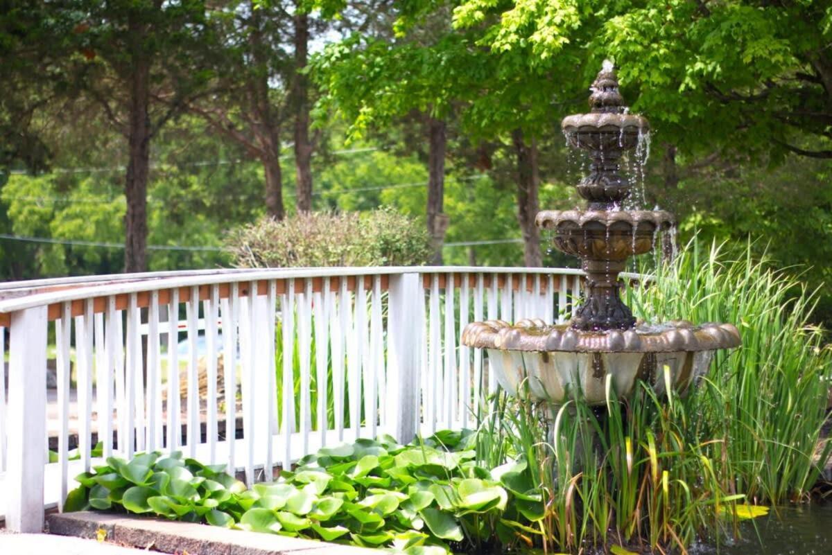 Charming Log Cabin In Bloomington Exterior photo